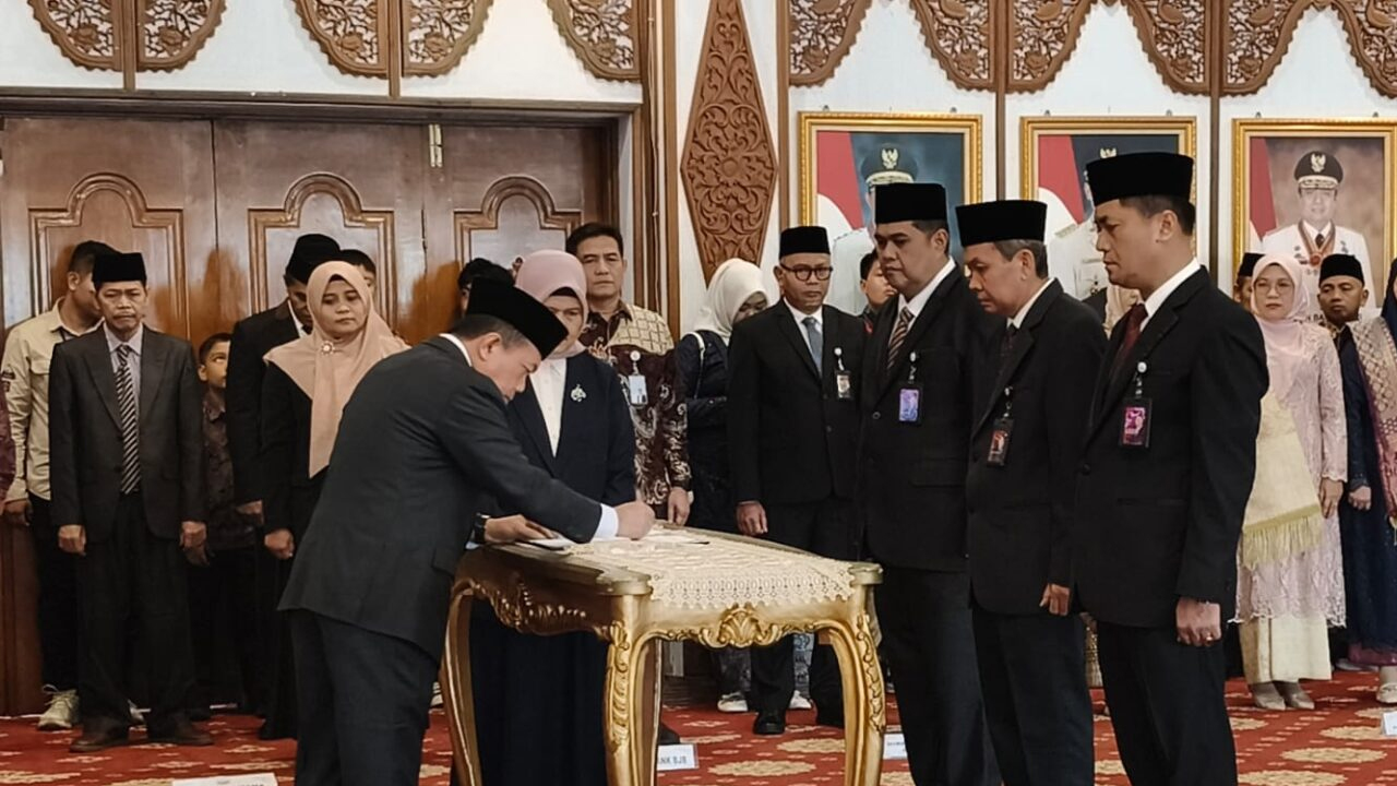 Gubernur Al Haris Lantik Direksi Bank Pembangunan Daerah (BPD) Jambi. Berikut Nama-namanya