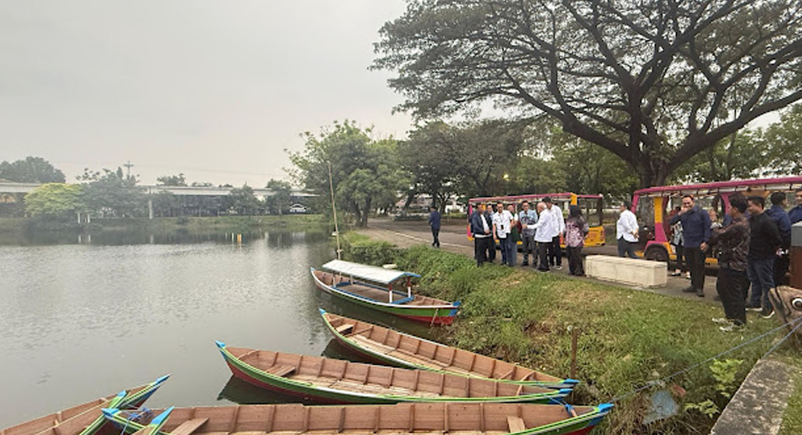 Bank Kalsel Serahkan CSR Pembangunan Spot Pasar Terapung di TMII