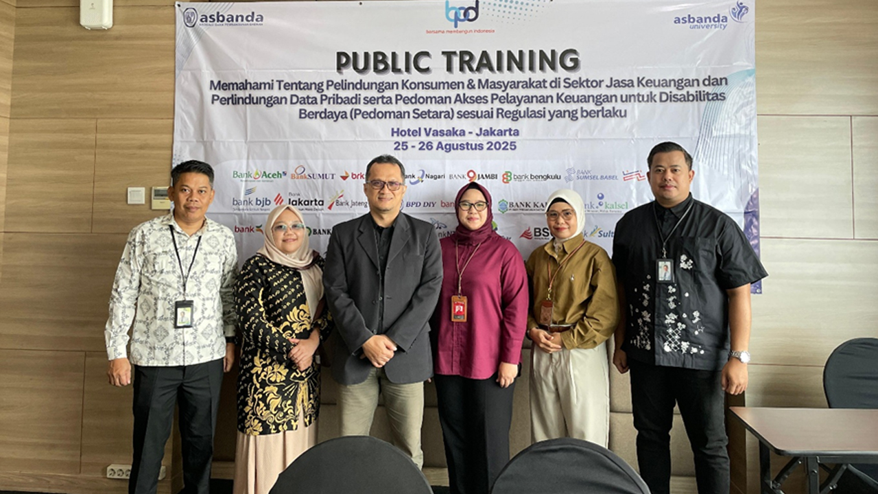 Public Training Pelindungan Konsumen dan Masyarakat di Sektor Jasa Keuangan dan Pelindungan Data pri